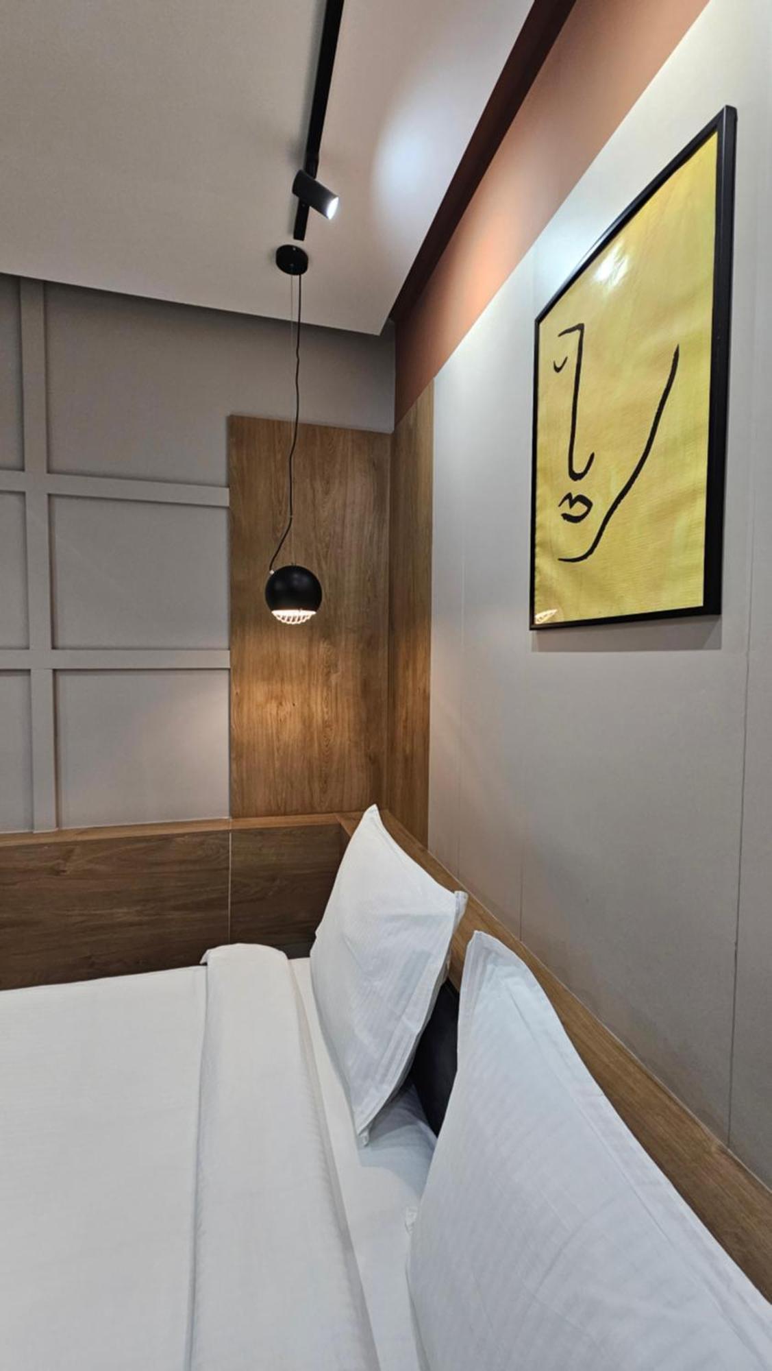 Tam Serviced Studio Apartments Next To Blloku ティラナ エクステリア 写真