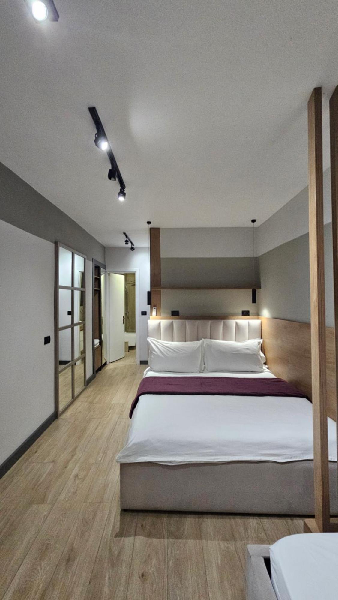 Tam Serviced Studio Apartments Next To Blloku ティラナ エクステリア 写真