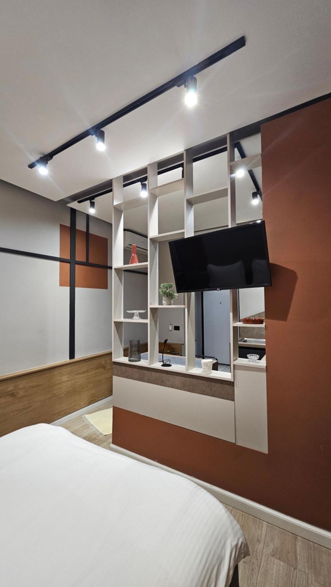 Tam Serviced Studio Apartments Next To Blloku ティラナ エクステリア 写真