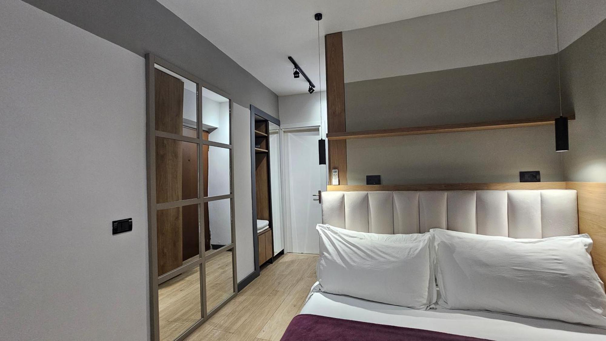 Tam Serviced Studio Apartments Next To Blloku ティラナ エクステリア 写真