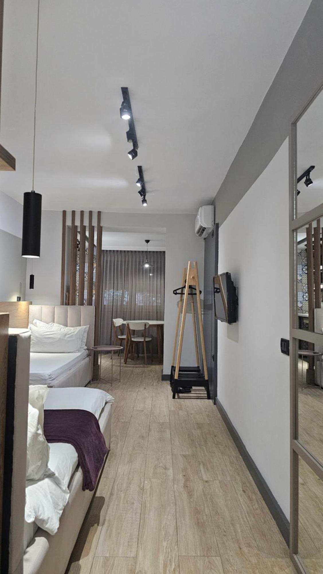 Tam Serviced Studio Apartments Next To Blloku ティラナ エクステリア 写真